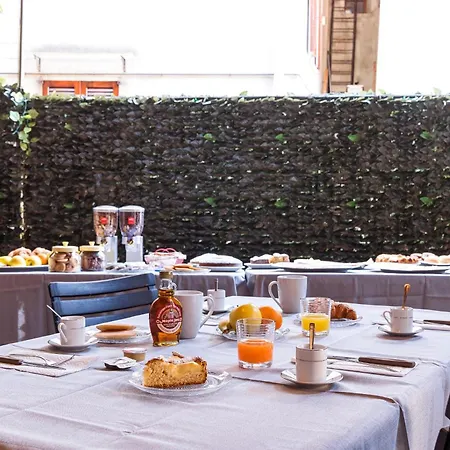 Nocleg ze śniadaniem La Corte And Restaurant - Free Parking - 10 Minutes To The And Centre Tavernerio