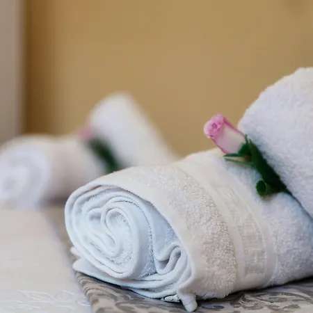 La Corte And Restaurant - Free Parking - 10 Minutes To The And Centre فندق مبيت وإفطار 4*