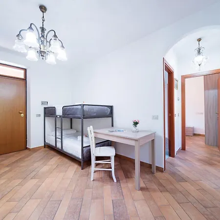 La Corte And Restaurant - Free Parking - 10 Minutes To The And Centre فندق مبيت وإفطار 4*