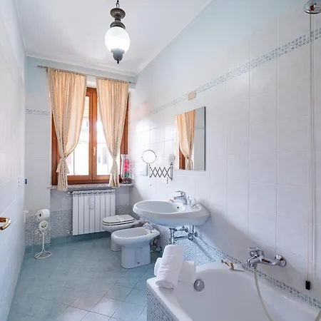 La Corte And Restaurant - Free Parking - 10 Minutes To The And Centre Bed & Breakfast *