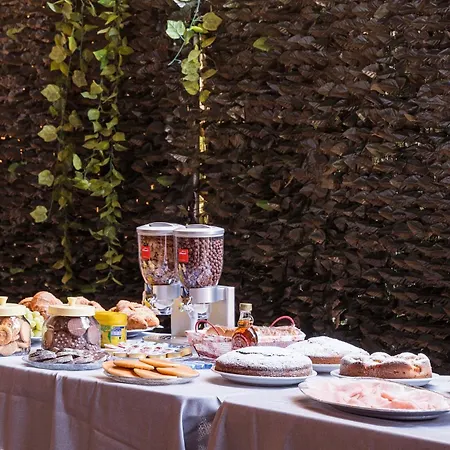 Bed & Breakfast La Corte And Restaurant - Free Parking - 10 Minutes To The And Centre