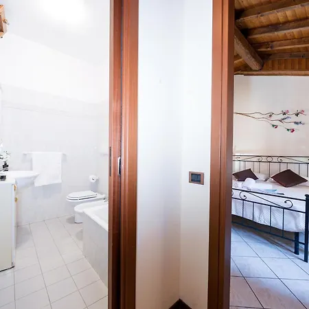 فندق مبيت وإفطار La Corte And Restaurant - Free Parking - 10 Minutes To The And Centre
