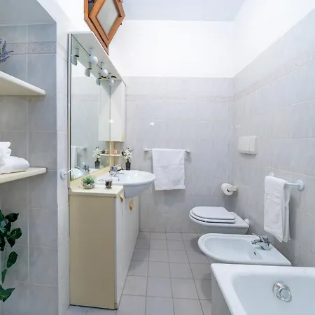 فندق مبيت وإفطار La Corte And Restaurant - Free Parking - 10 Minutes To The And Centre 4*