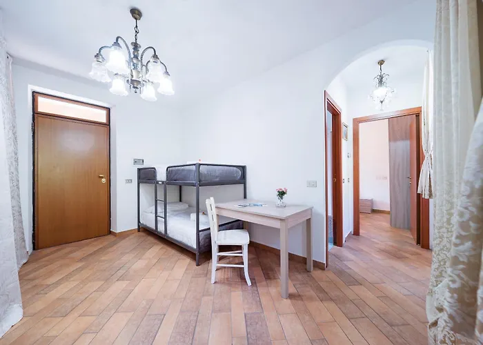 La Corte And Restaurant - Free Parking - 10 Minutes To The And Centre Oda ve Kahvaltı 4*