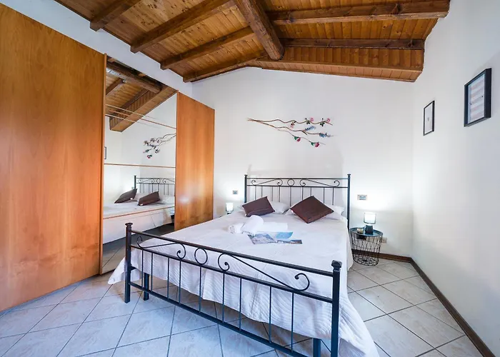 La Corte And Restaurant - Free Parking - 10 Minutes To The And Centre 4* Tavernerio