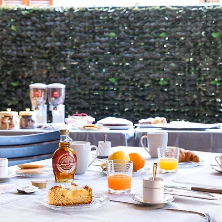 فندق مبيت وإفطار La Corte And Restaurant - Free Parking - 10 Minutes To The And Centre Tavernerio