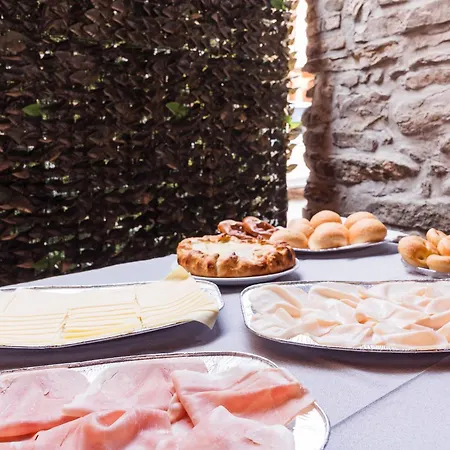 فندق مبيت وإفطار La Corte And Restaurant - Free Parking - 10 Minutes To The And Centre